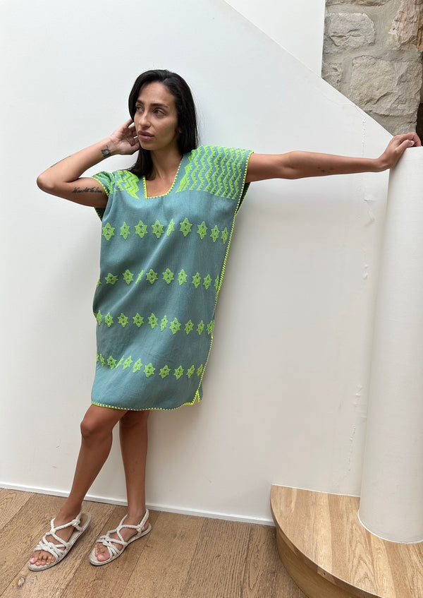 Short handmade cotton kaftan Blue with neon green embroidery front