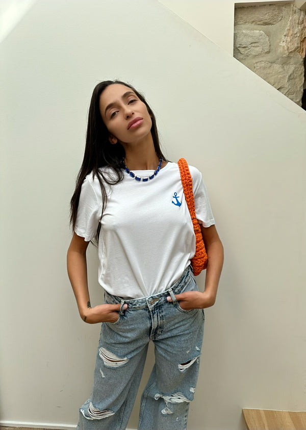 CROCHET BAG BRIGHT ORANGE styled over the shoulder